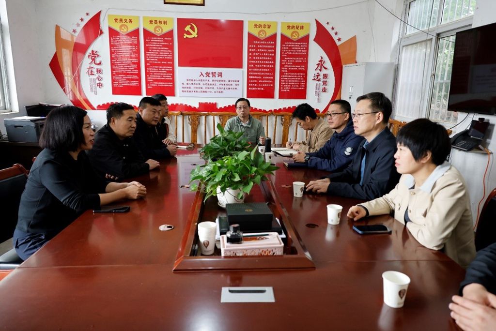 校长鲁书喜到对口帮扶村开展调研慰问工作